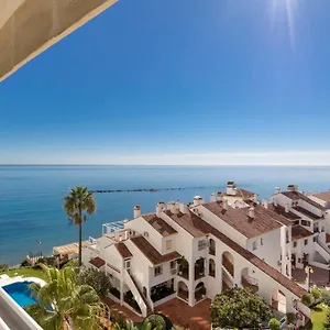 Piso bonito en la primera linea de la playa con vistas al mar en Benalmadena Apartamento
